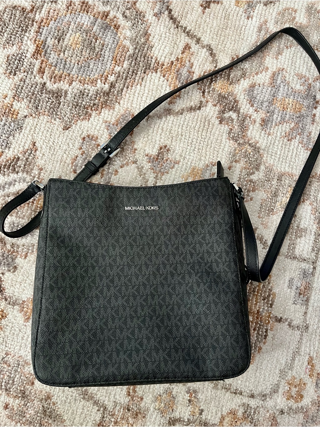 Michael Kors Black Jet Set Travel Messenger Bag W/Signature Monogram Crossbody